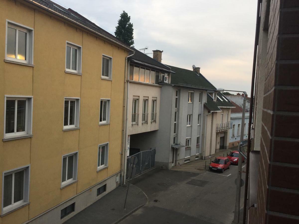 Simonffy Central Apartment Дебрецен Екстер'єр фото